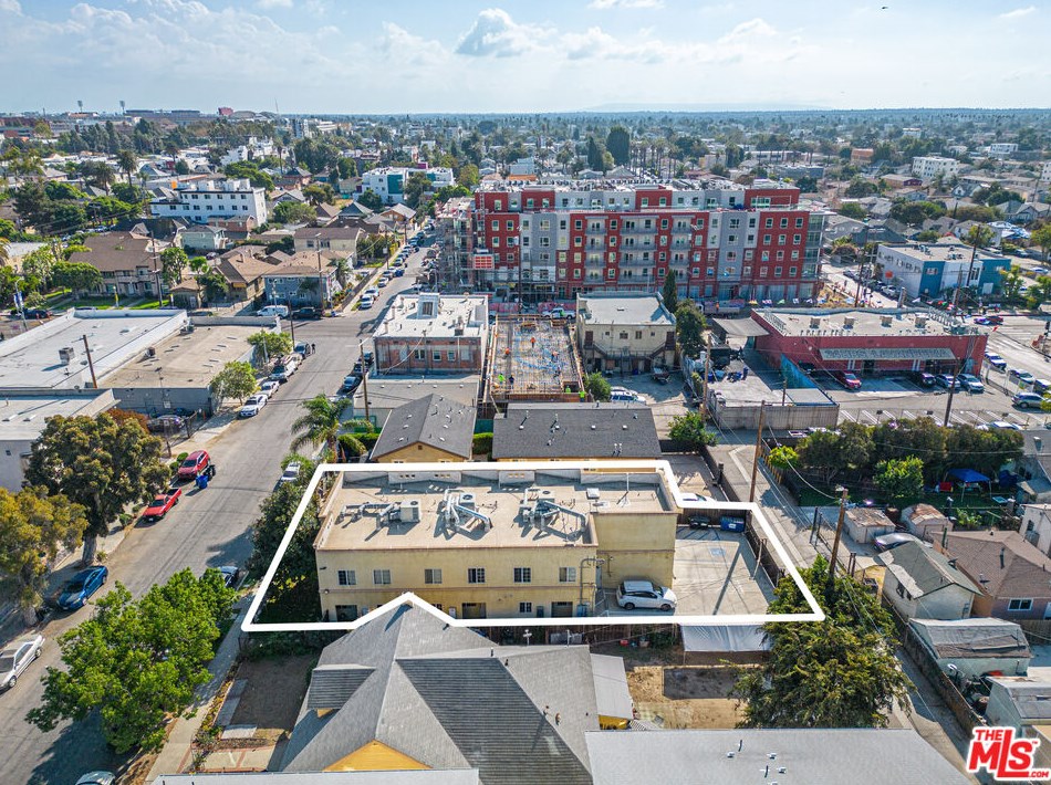 3105 Walton Ave, Los Angeles CA  90037-4206 exterior