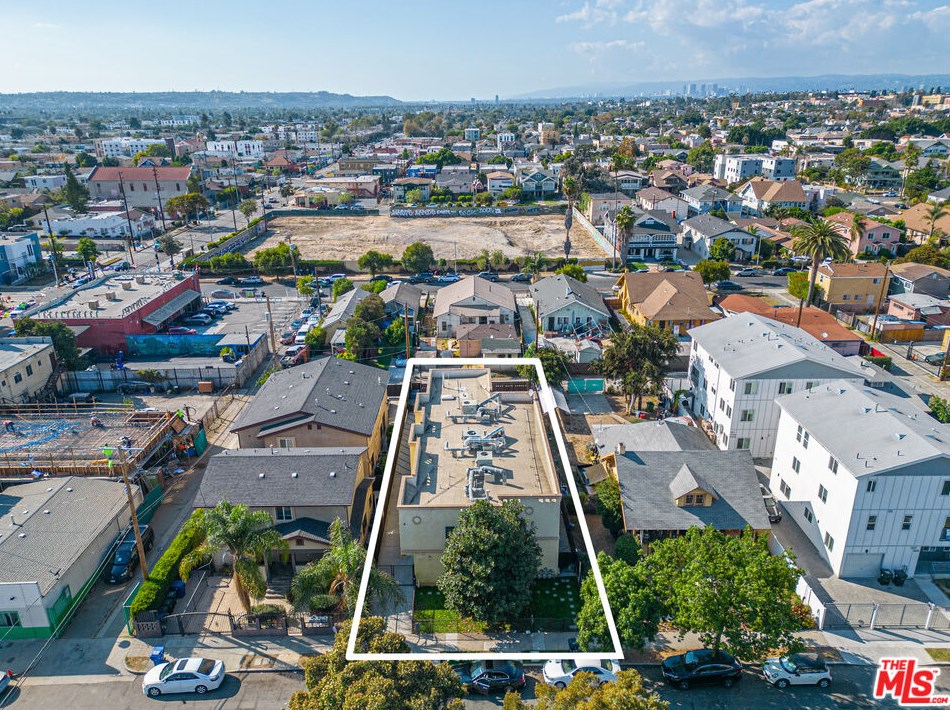 3105 Walton Ave, Los Angeles CA  90037-4206 exterior