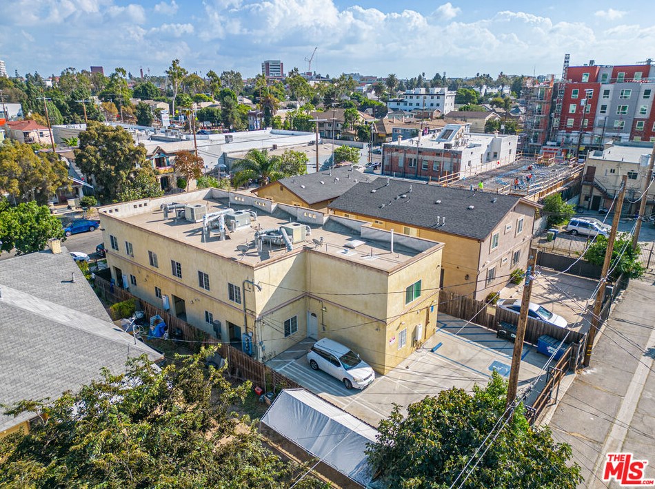 3105 Walton Ave, Los Angeles CA  90037-4206 exterior