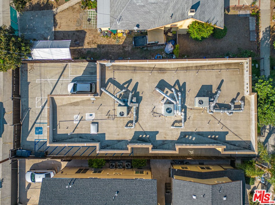3105 Walton Ave, Los Angeles CA  90037-4206 exterior