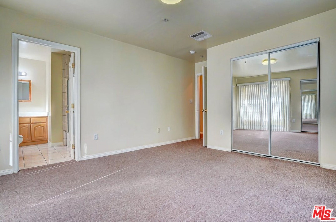3105 Walton Ave, Los Angeles CA  90037-4206 exterior
