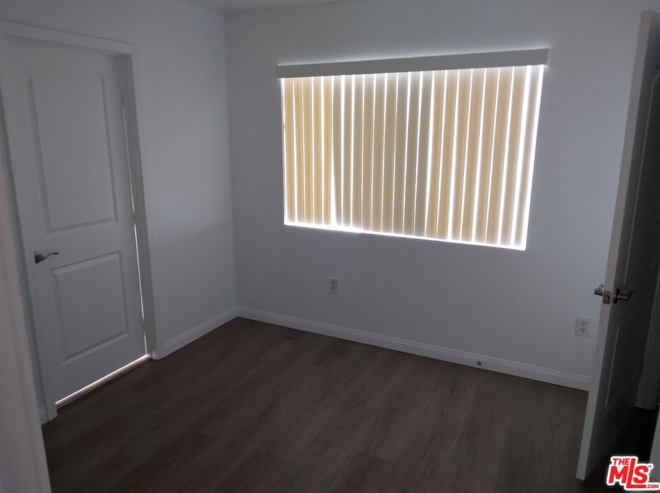 3105 Walton Ave, Los Angeles CA  90037-4206 exterior