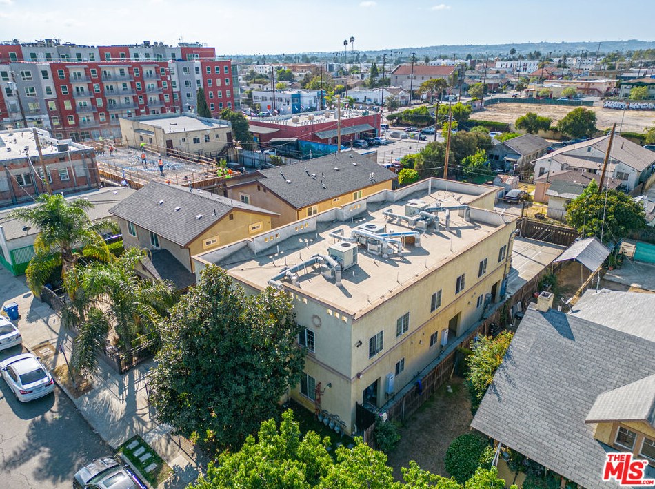3105 Walton Ave, Los Angeles CA  90037-4206 exterior