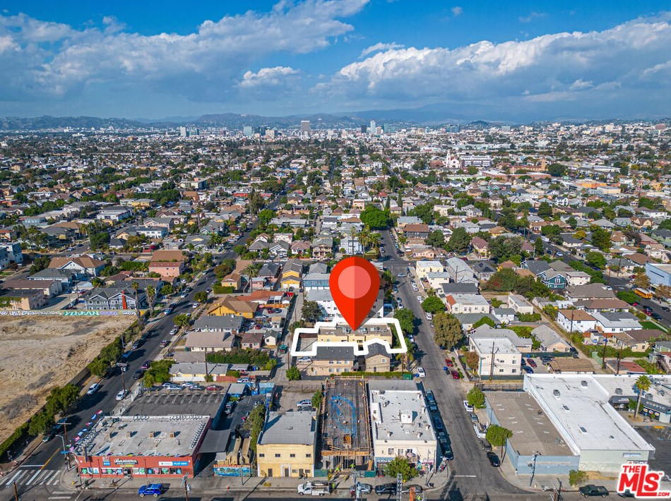 3105 Walton Ave, Los Angeles CA  90037-4206 exterior