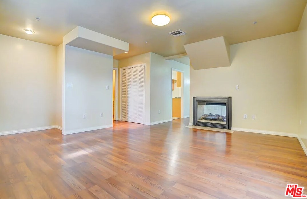 3105 Walton Ave, Los Angeles CA  90037-4206 exterior