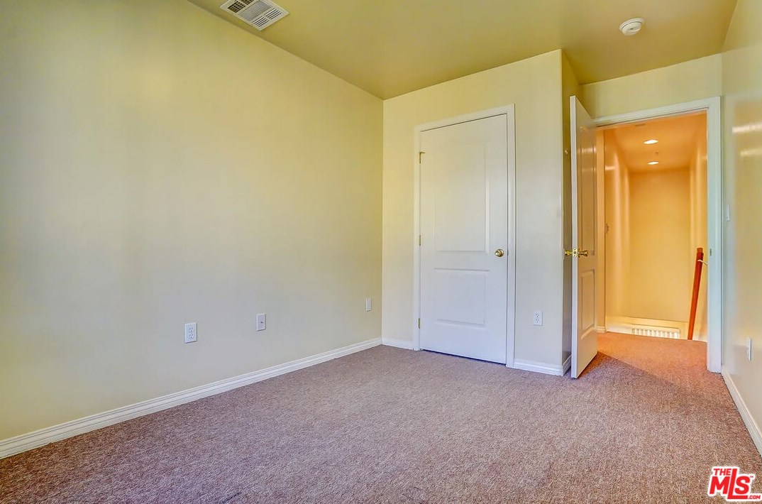 3105 Walton Ave, Los Angeles CA  90037-4206 exterior