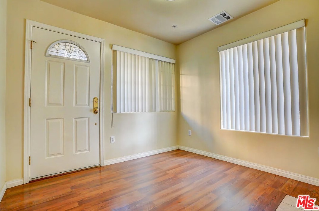 3105 Walton Ave, Los Angeles CA  90037-4206 exterior