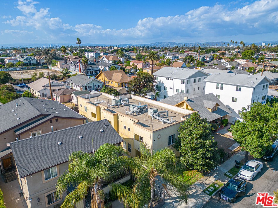3105 Walton Ave, Los Angeles CA  90037-4206 exterior
