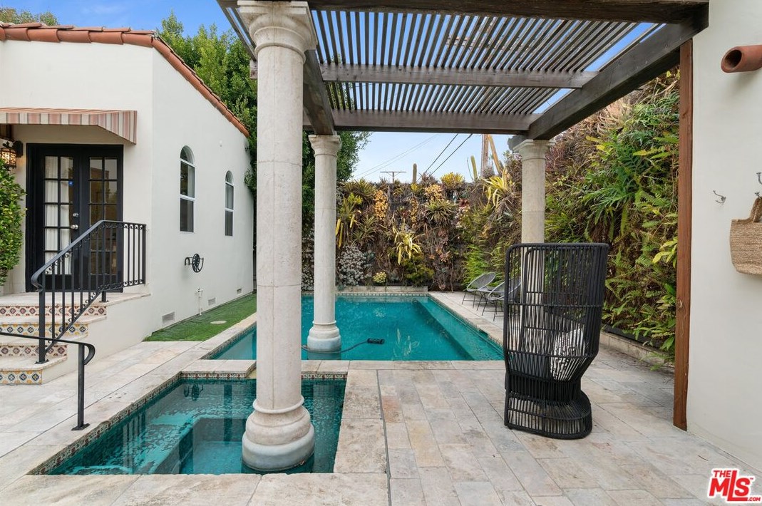 410 Harper Ave, Los Angeles CA  90048-2221 exterior