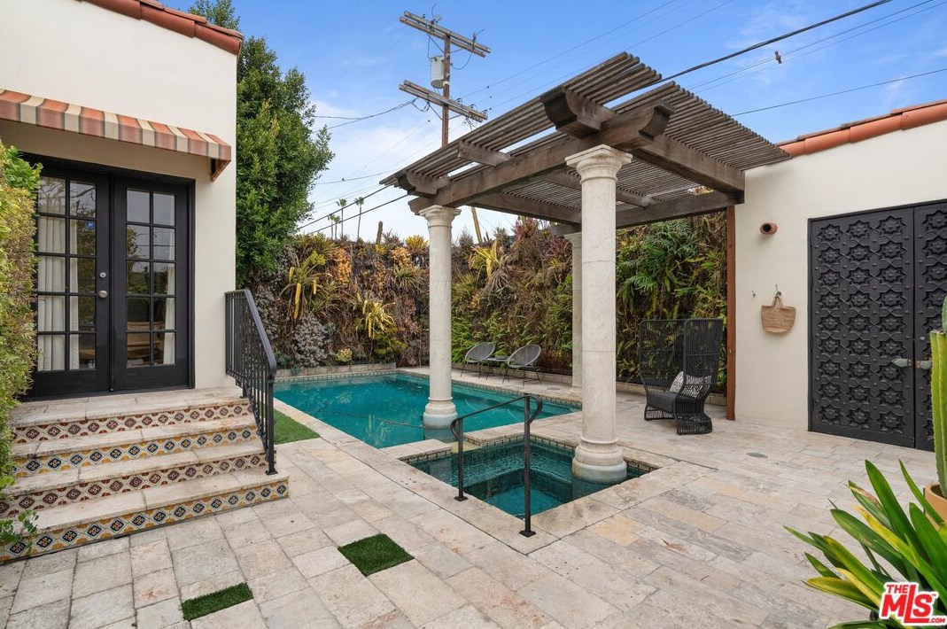 410 Harper Ave, Los Angeles CA  90048-2221 exterior
