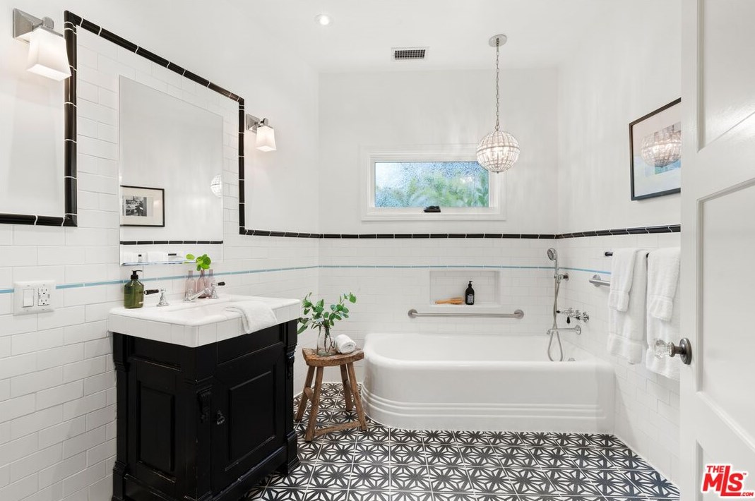 410 Harper Ave, Los Angeles CA  90048-2221 exterior