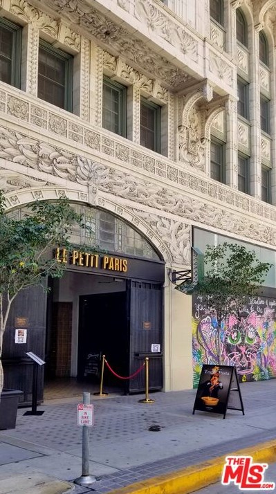 215 7th St, Los Angeles CA  90014-1839 exterior