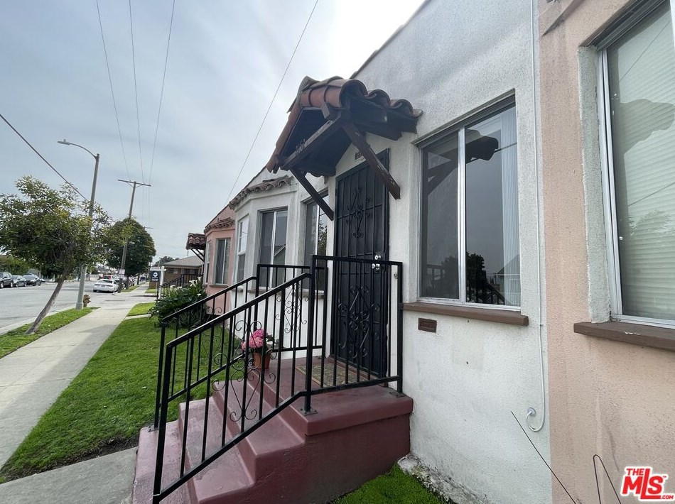 2150 62nd St, Los Angeles CA  90047-1341 exterior