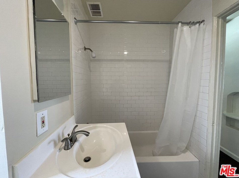 2150 62nd St, Los Angeles CA  90047-1341 exterior