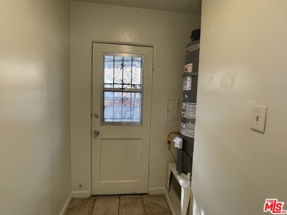 2150 62nd St, Los Angeles CA  90047-1341 exterior