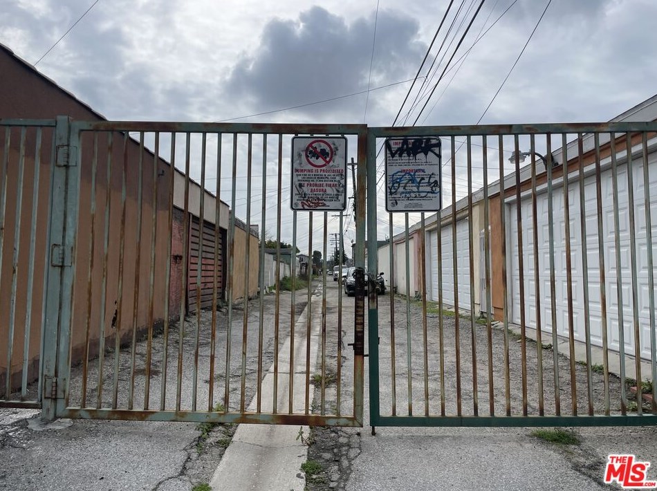 2150 62nd St, Los Angeles CA  90047-1341 exterior