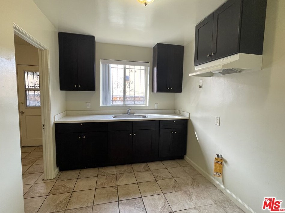 2150 62nd St, Los Angeles CA  90047-1341 exterior