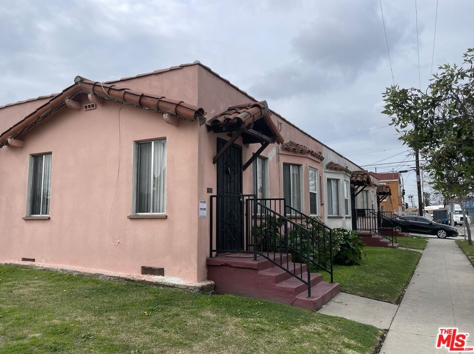 2150 62nd St, Los Angeles CA  90047-1341 exterior