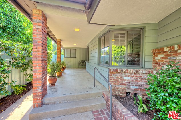 221 Carmelina Ave, Los Angeles CA  90049-2725 exterior