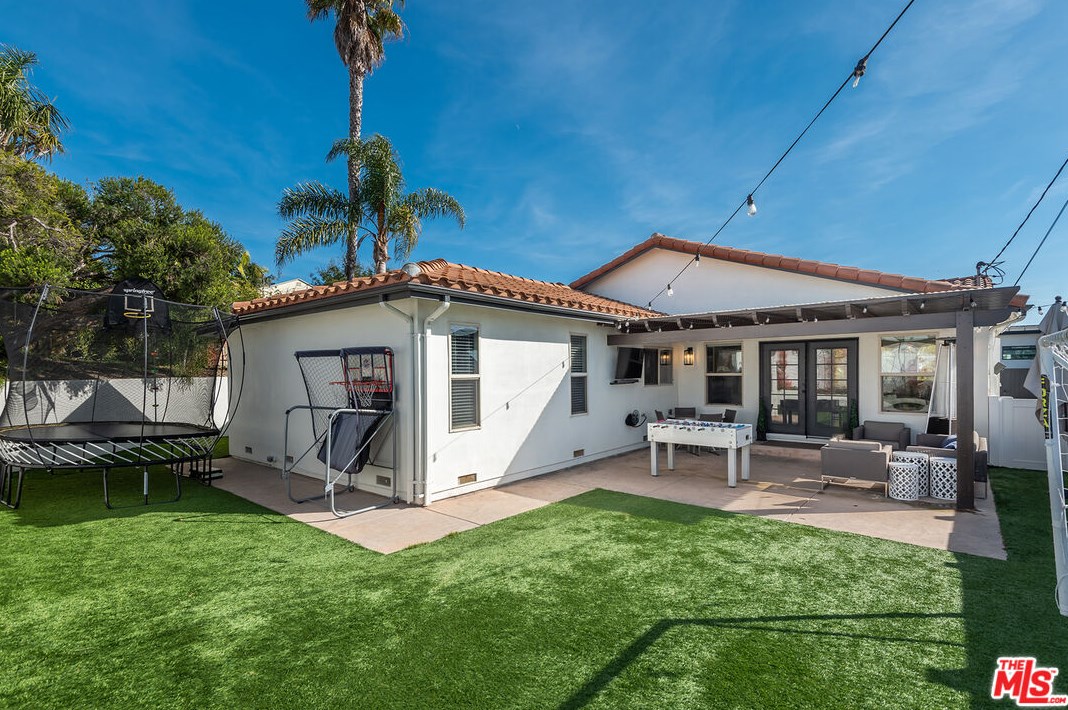 13139 Dewey St, Los Angeles CA  90066-1715 exterior