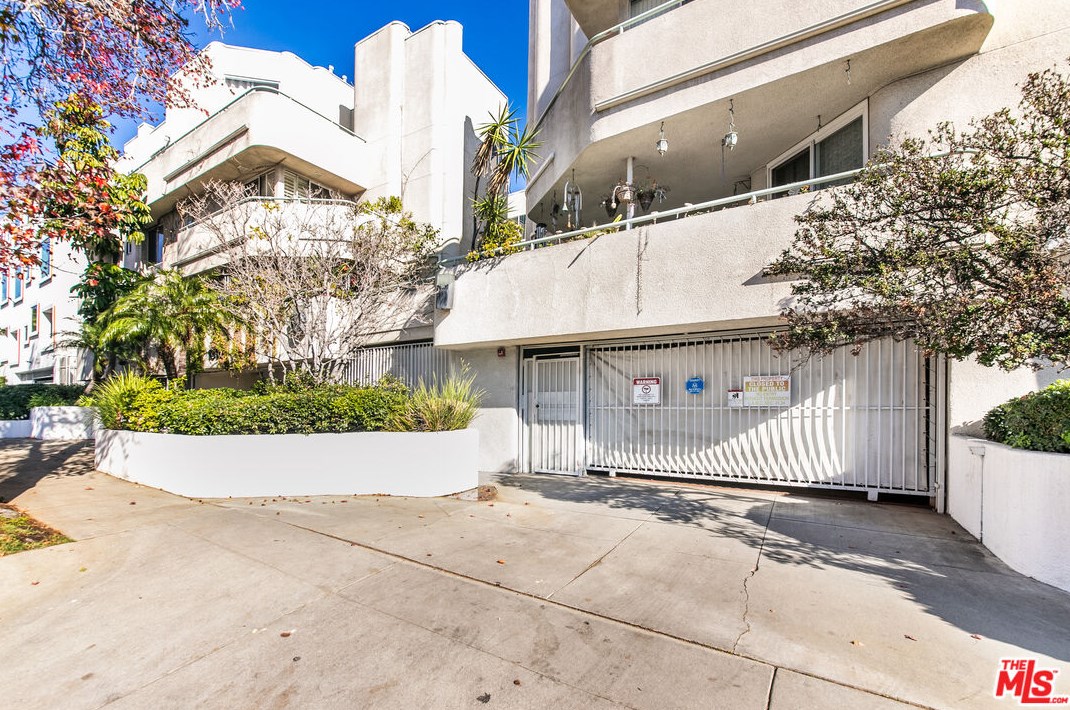 1310 Detroit St, Los Angeles CA  90046-4467 exterior