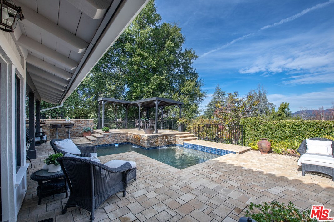 3668 Twin Lake Rdg, Thousand Oaks CA  91361-3927 exterior