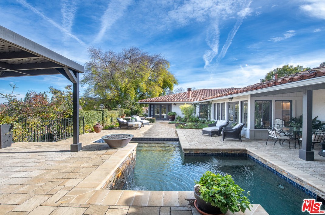 3668 Twin Lake Rdg, Thousand Oaks CA  91361-3927 exterior