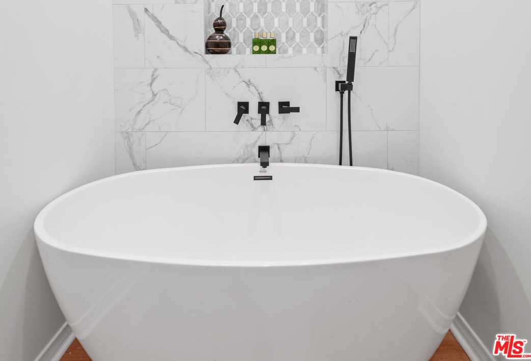 3668 Twin Lake Rdg, Thousand Oaks CA  91361-3927 exterior