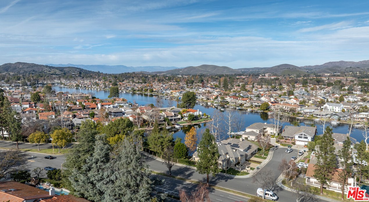 3668 Twin Lake Rdg, Thousand Oaks CA  91361-3927 exterior