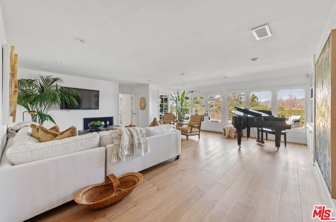 3668 Twin Lake Rdg, Thousand Oaks CA  91361-3927 exterior