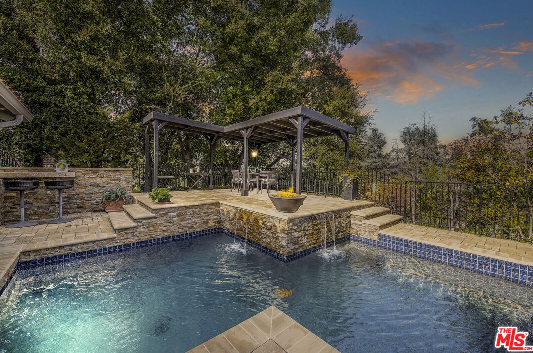 3668 Twin Lake Rdg, Thousand Oaks CA  91361-3927 exterior