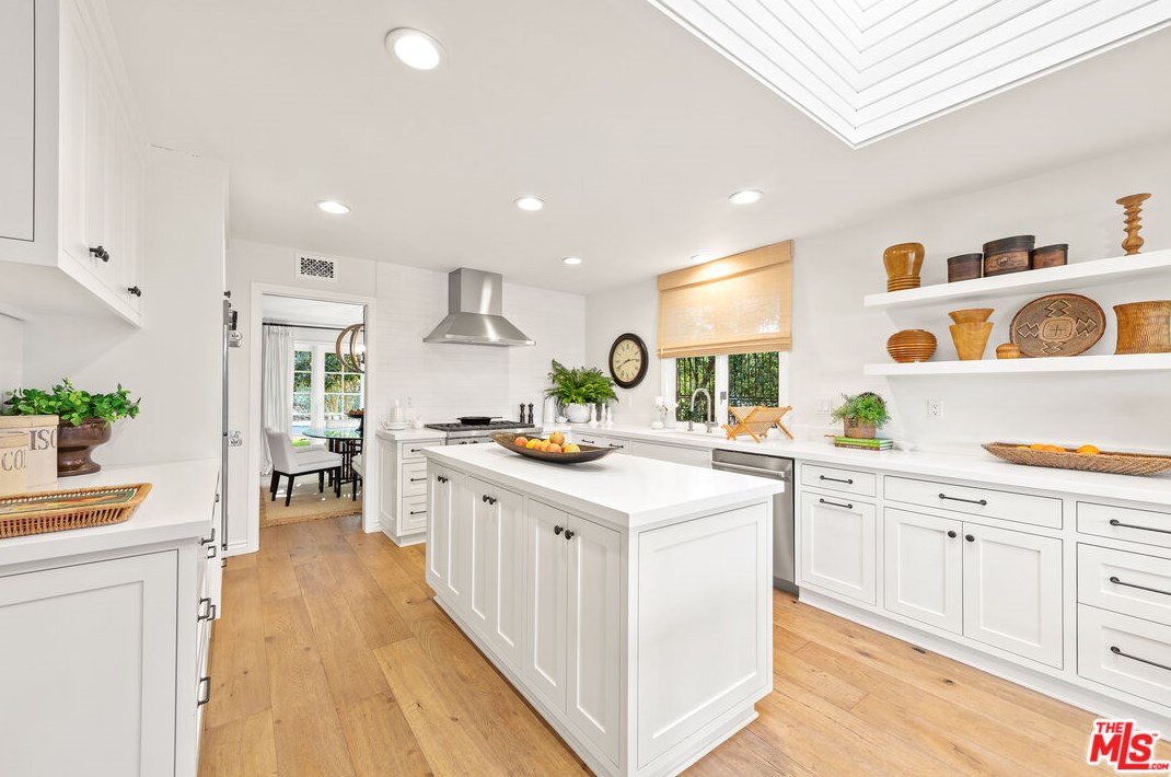 3668 Twin Lake Rdg, Thousand Oaks CA  91361-3927 exterior