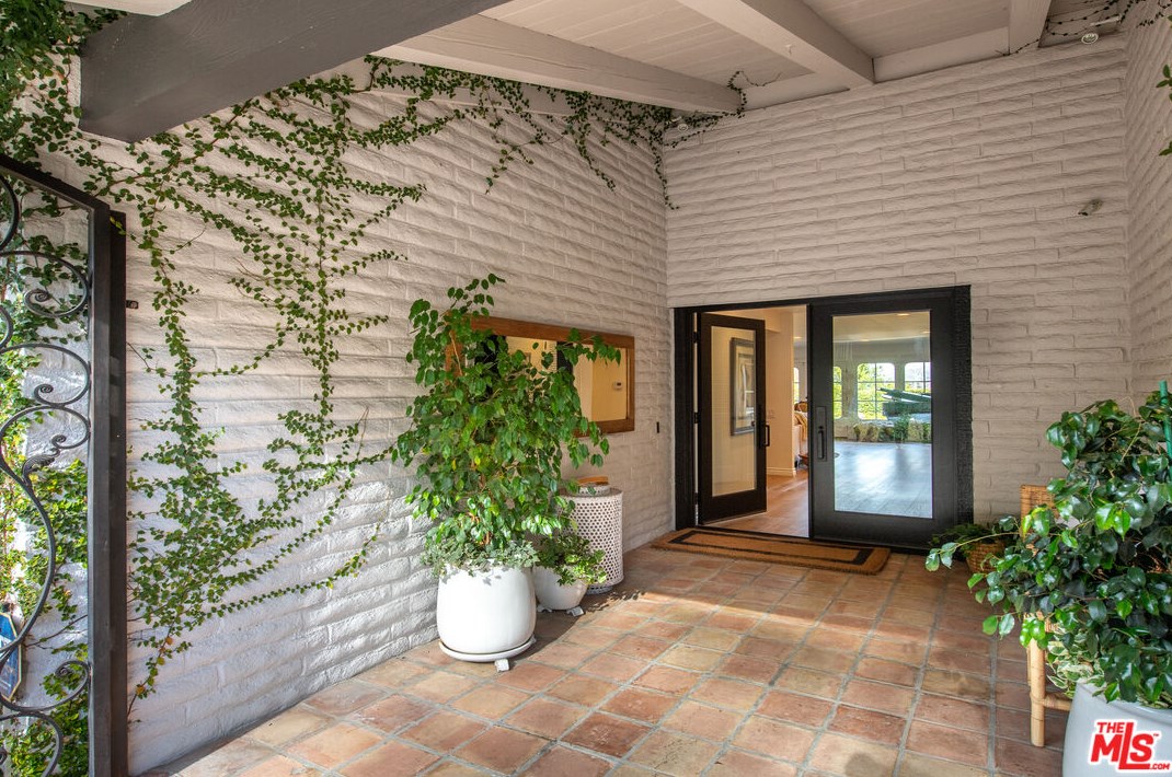 3668 Twin Lake Rdg, Thousand Oaks CA  91361-3927 exterior