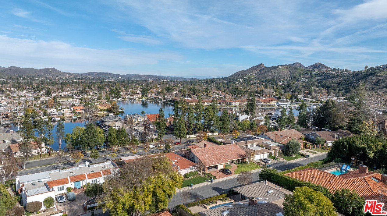 3668 Twin Lake Rdg, Thousand Oaks CA  91361-3927 exterior