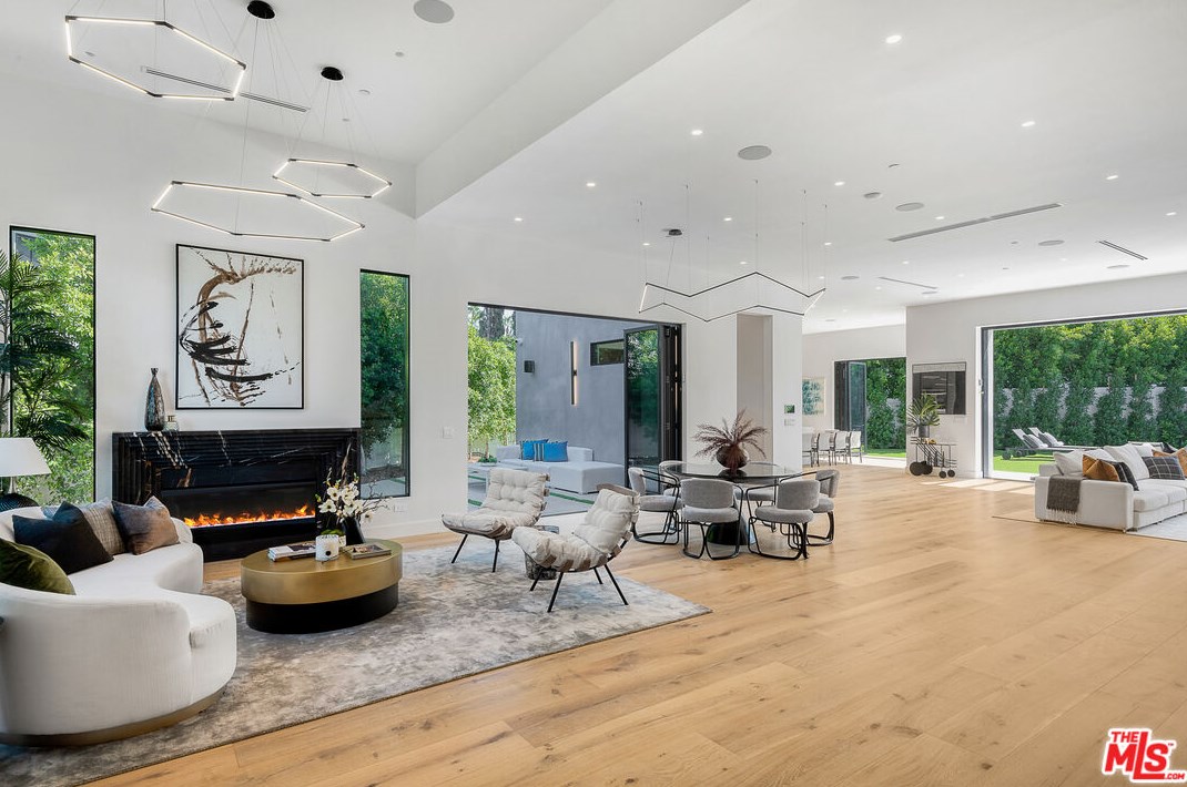 6312 Mirror Lake Dr, Los Angeles CA  90068-1636 exterior