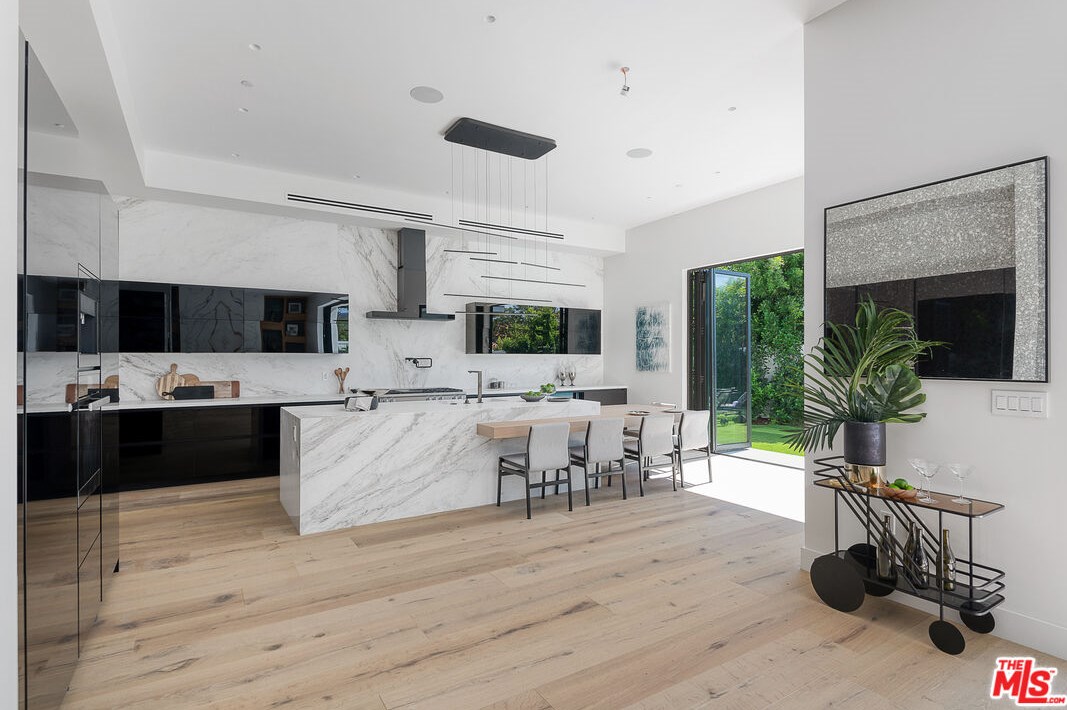 6312 Mirror Lake Dr, Los Angeles CA  90068-1636 exterior