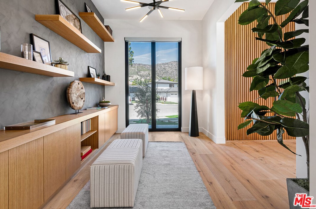 6312 Mirror Lake Dr, Los Angeles CA  90068-1636 exterior