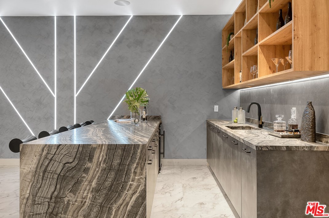 6312 Mirror Lake Dr, Los Angeles CA  90068-1636 exterior