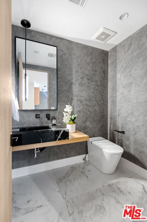 6312 Mirror Lake Dr, Los Angeles CA  90068-1636 exterior