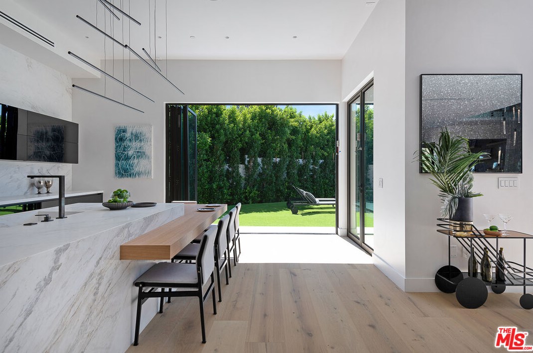 6312 Mirror Lake Dr, Los Angeles CA  90068-1636 exterior