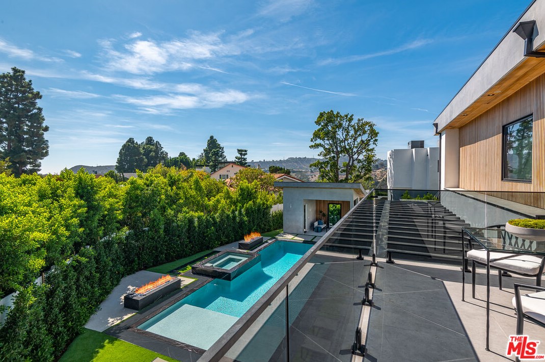 6312 Mirror Lake Dr, Los Angeles CA  90068-1636 exterior