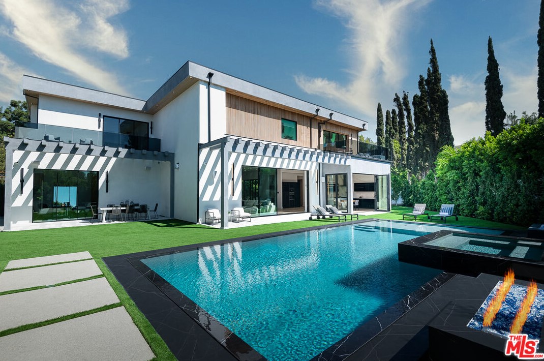 6312 Mirror Lake Dr, Los Angeles CA  90068-1636 exterior