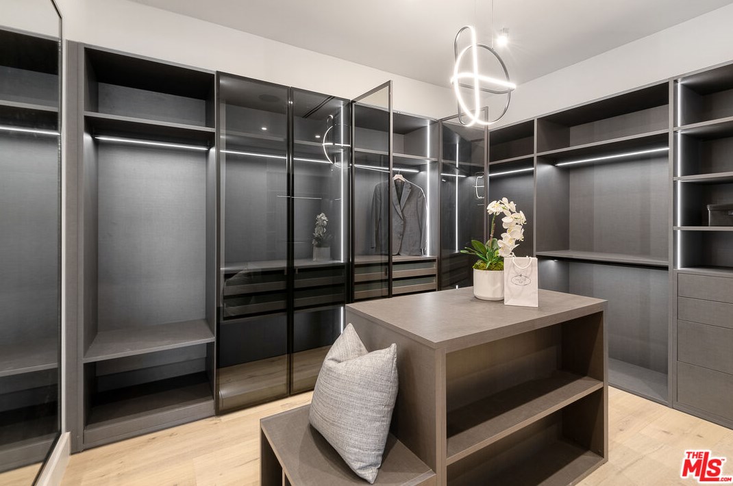 6312 Mirror Lake Dr, Los Angeles CA  90068-1636 exterior