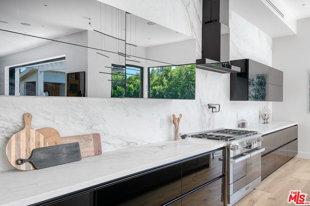 6312 Mirror Lake Dr, Los Angeles CA  90068-1636 exterior