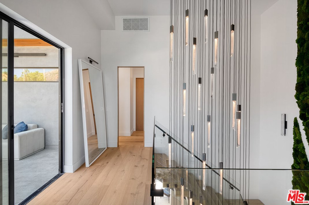 6312 Mirror Lake Dr, Los Angeles CA  90068-1636 exterior