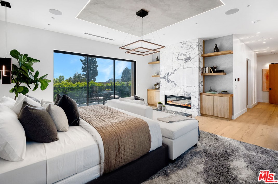 6312 Mirror Lake Dr, Los Angeles CA  90068-1636 exterior