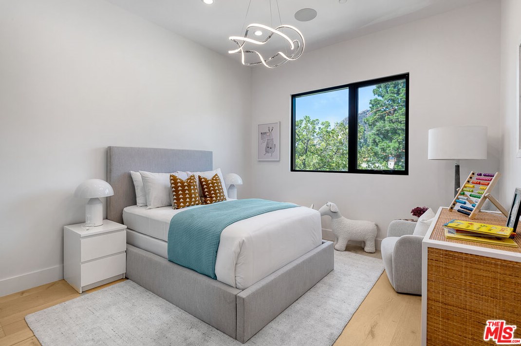 6312 Mirror Lake Dr, Los Angeles CA  90068-1636 exterior