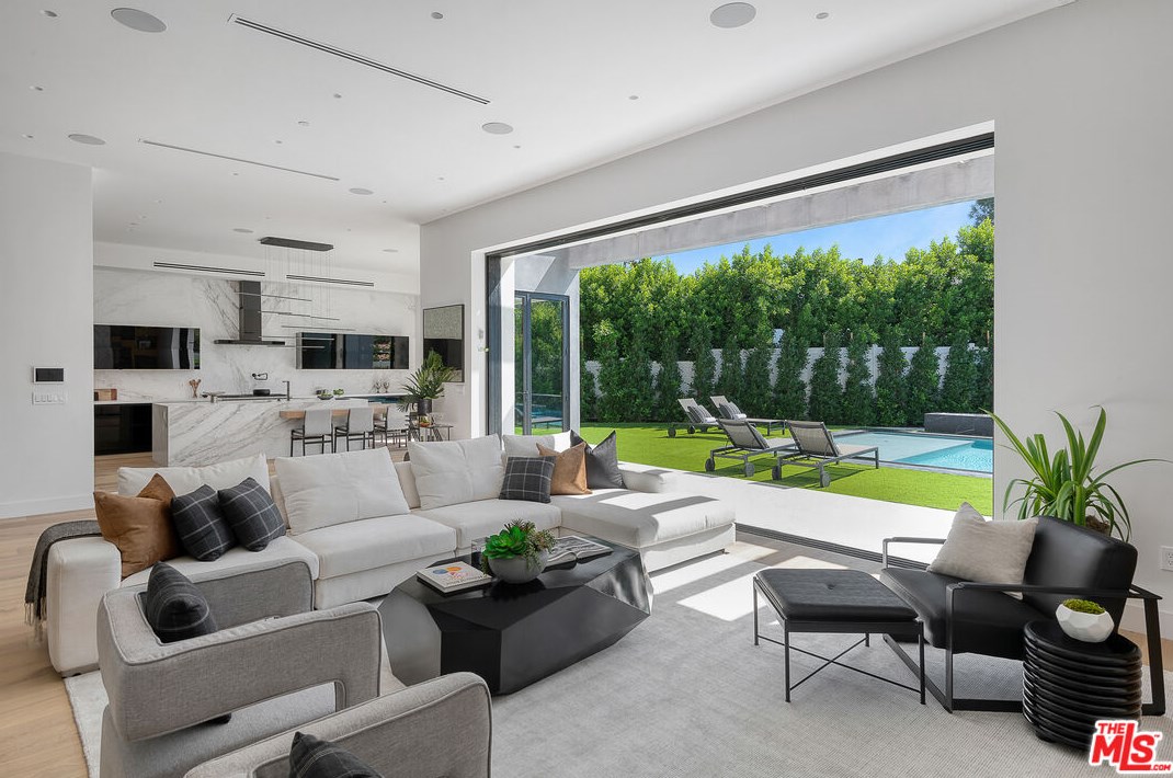 6312 Mirror Lake Dr, Los Angeles CA  90068-1636 exterior