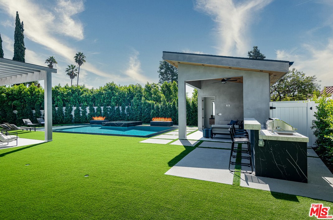 6312 Mirror Lake Dr, Los Angeles CA  90068-1636 exterior