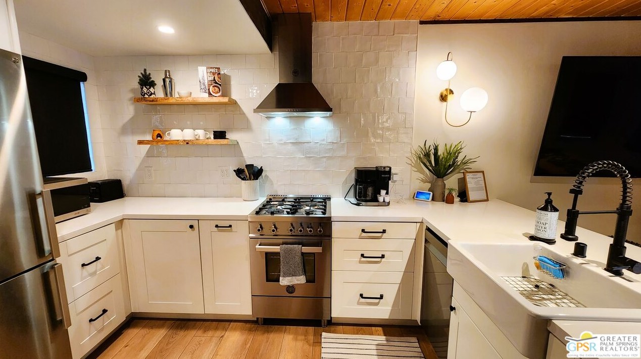 1125 Big Bear Blvd, Big Bear City CA  92314-9277 exterior